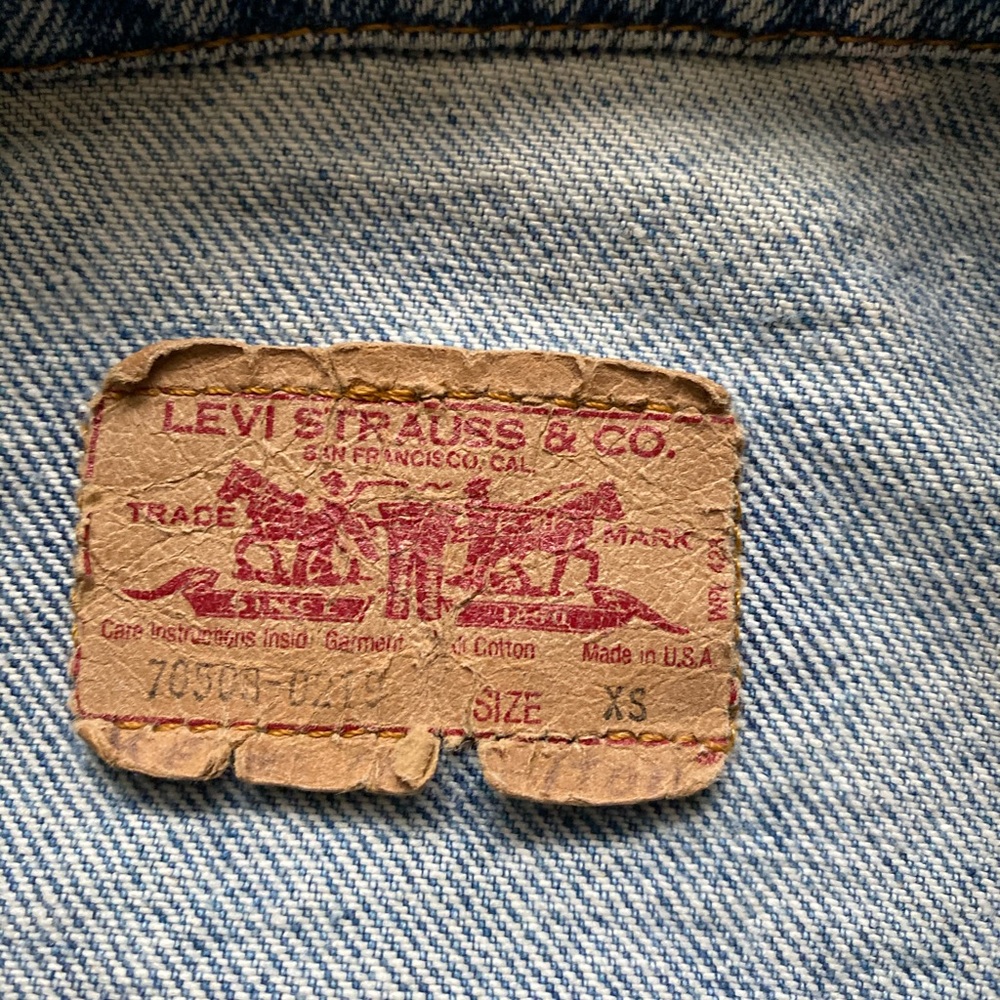 Vintage Levi’s acid wash jean jacket - Picture 3 of 7